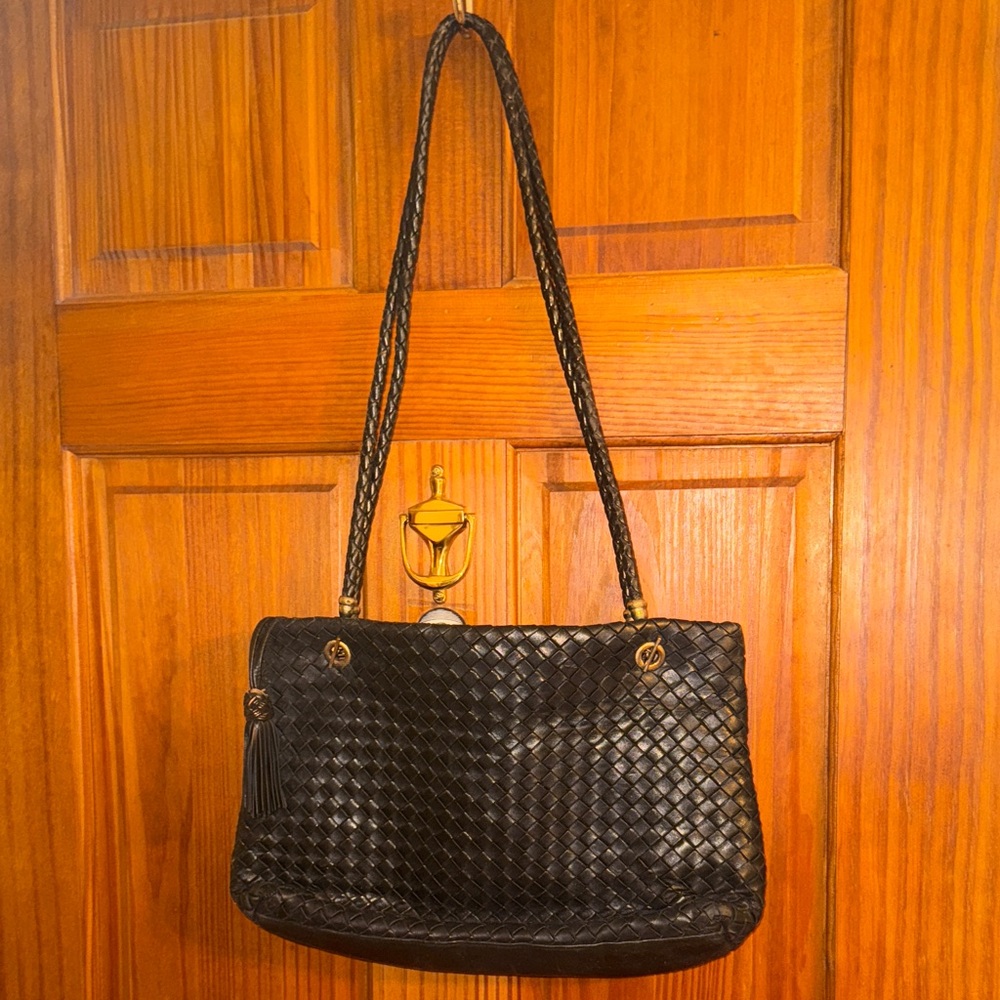 Bottega Veneta Intrecciato Shoulder Bag Leather Black made in Italy